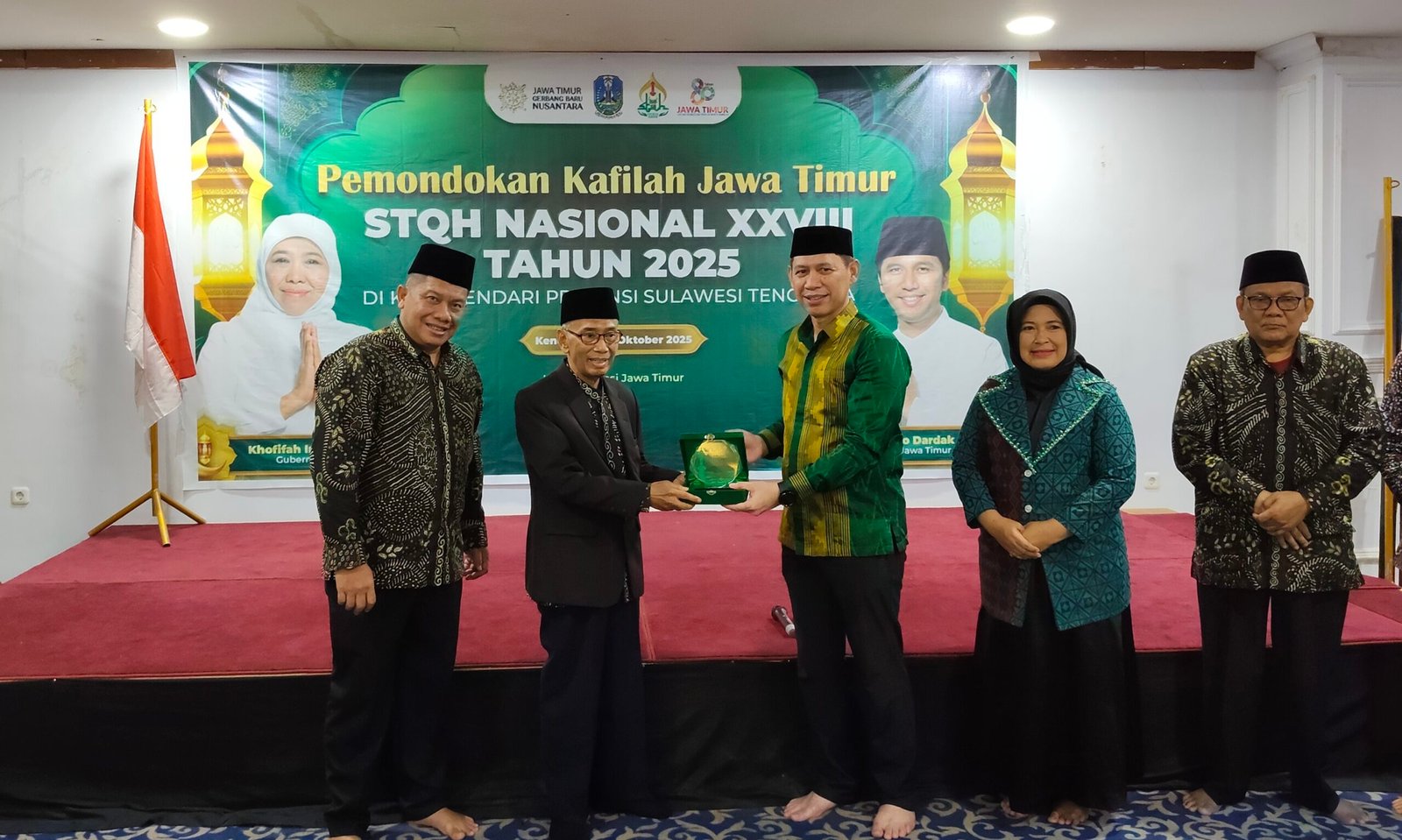 Kepala Dinas Lingkungan Hidup (DLH) Provinsi Sulawesi Tenggara, Andi Makkawaru, melepas secara resmi kepulangan rombongan Kafilah Jawa Timur yang telah mengikuti Seleksi Tilawatil Qur’an dan Hadis (STQH) Nasional XXVIII Tahun 2025 di Kendari, Sulawesi Tenggara.